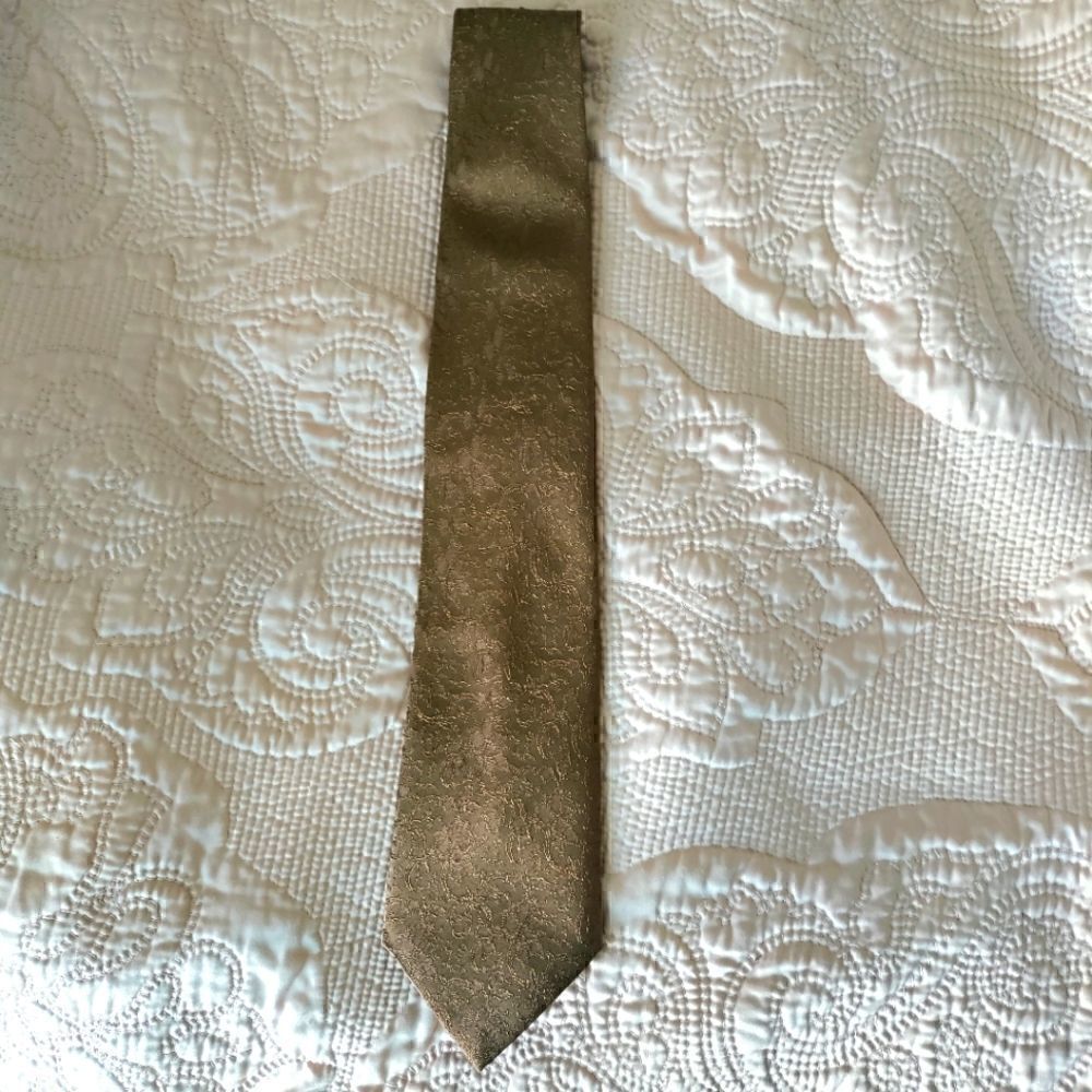 𝅺nwt DNA brown tie